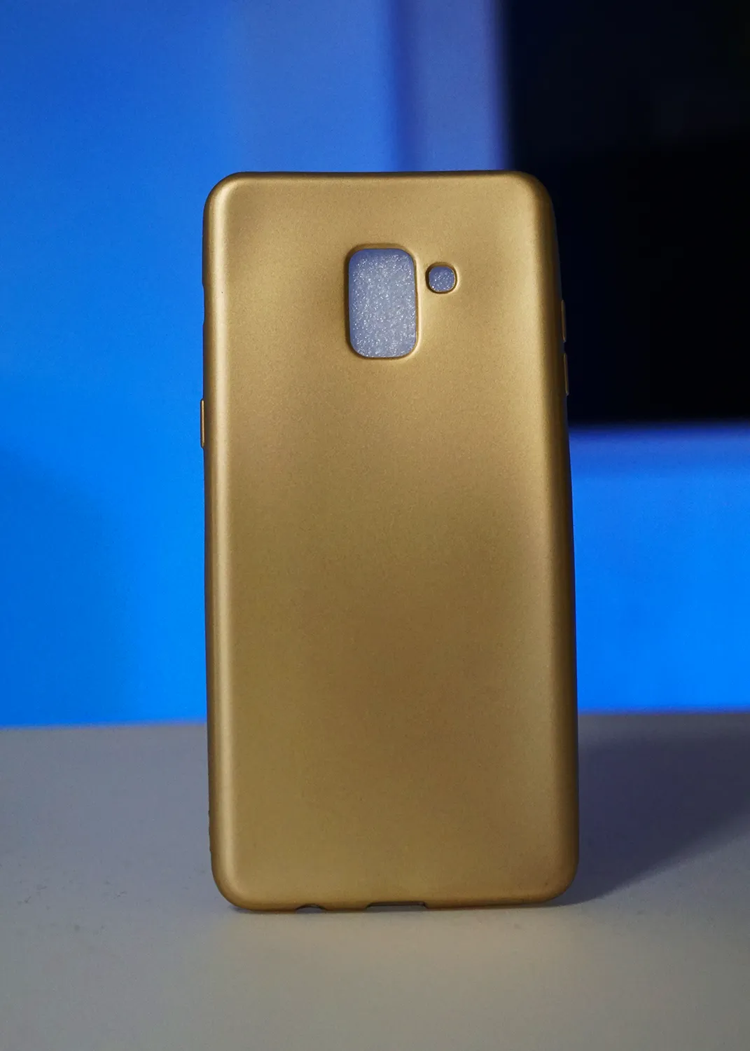 Samsung Galaxy A8 2018 Uyumlu Altın Renk Mat Kılıf