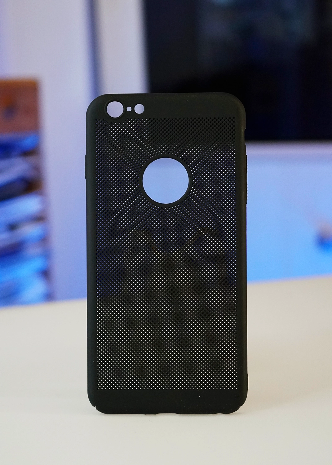 Apple iPhone 6 Plus & 6s Plus İnce Delikli Siyah Mat Arka Kapak Kılıf – Isı Dağıtıcı Tasarım