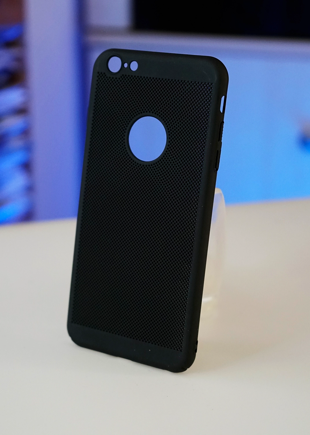 Apple iPhone 6 Plus &amp; 6s Plus İnce Delikli Siyah Mat Arka Kapak Kılıf – Isı Dağıtıcı Tasarım